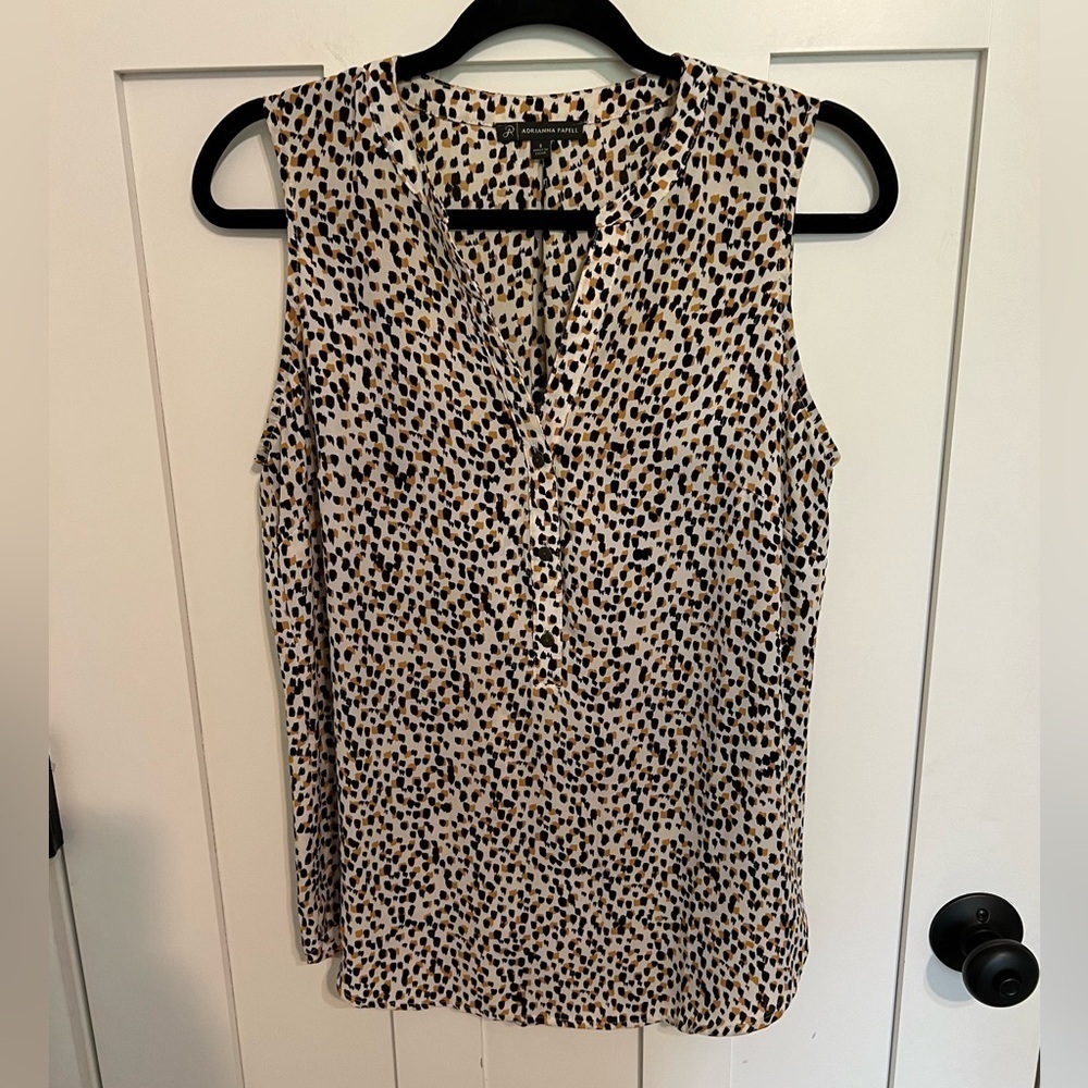 Adrianna Papell Sleeveless Henley Blouse Size Small v-neck Polk dots